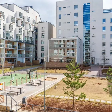 Iso Aurinkoinen Parveke Ja Hyvaet Yhteydet 아파트