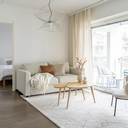 Iso Aurinkoinen Parveke Ja Hyvaet Yhteydet Апартаменты *